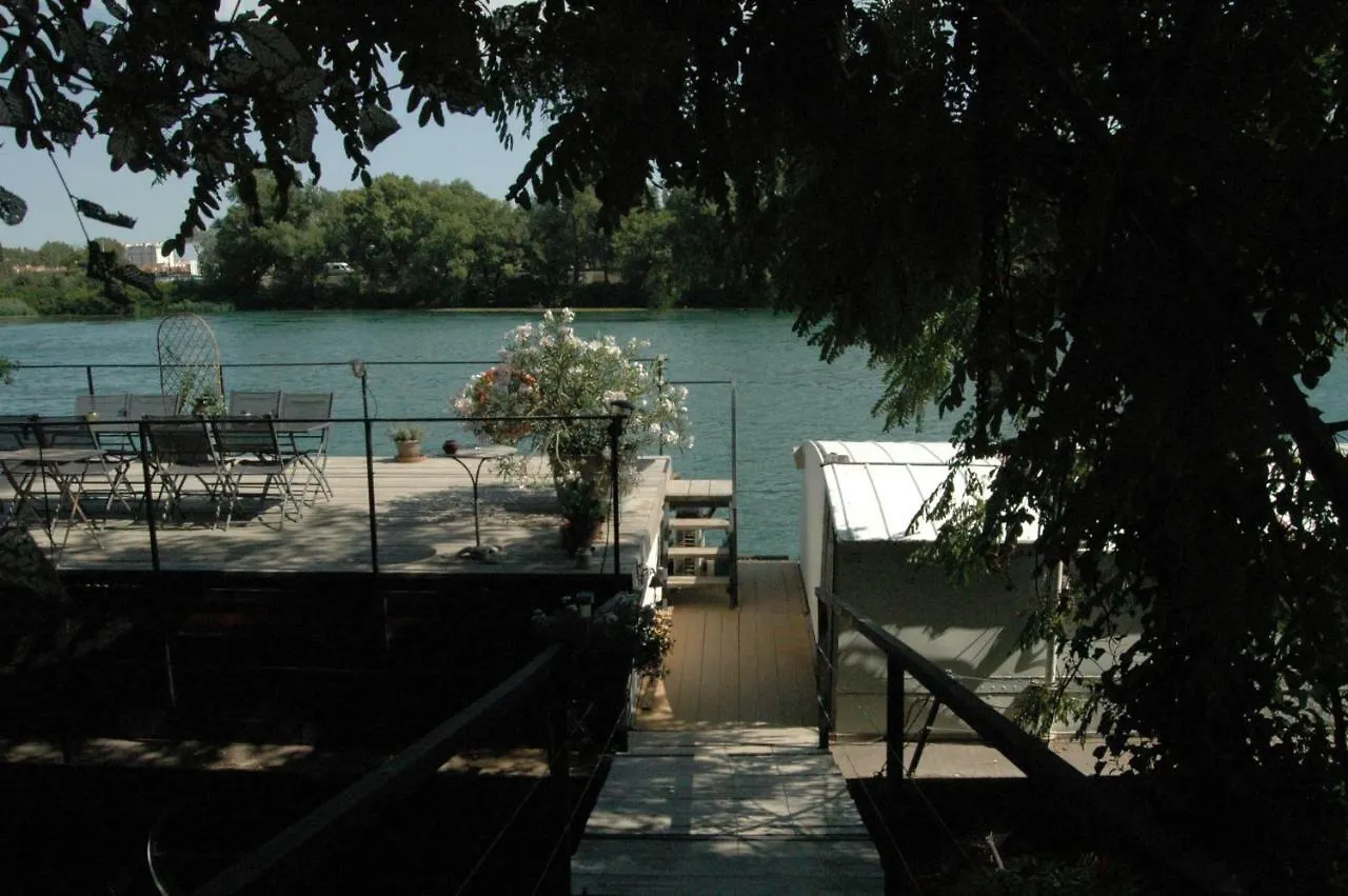 Peniche Espoir Bulle Bed & Breakfast Avignon France